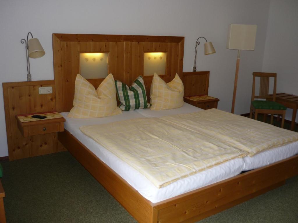 שטרובל Hotel Garni Pension Zur Wacht מראה חיצוני תמונה