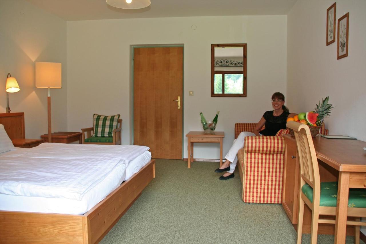 שטרובל Hotel Garni Pension Zur Wacht מראה חיצוני תמונה
