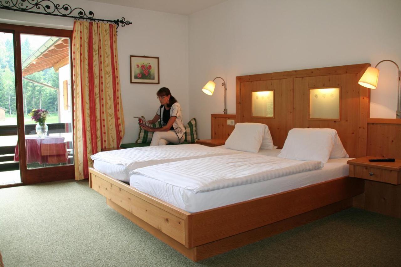 שטרובל Hotel Garni Pension Zur Wacht מראה חיצוני תמונה